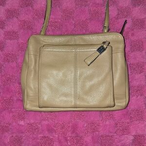 Elegant Tan Leather Shoulder Bag